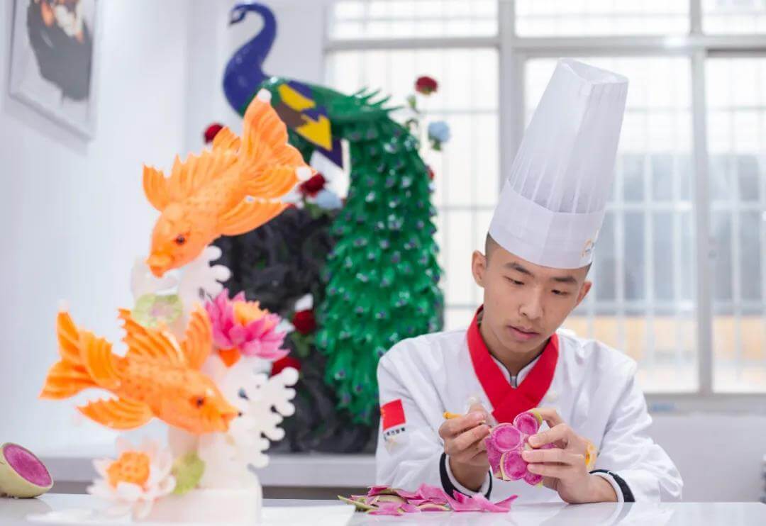 说起食品雕刻,我只服新东方烹饪学校的师生!