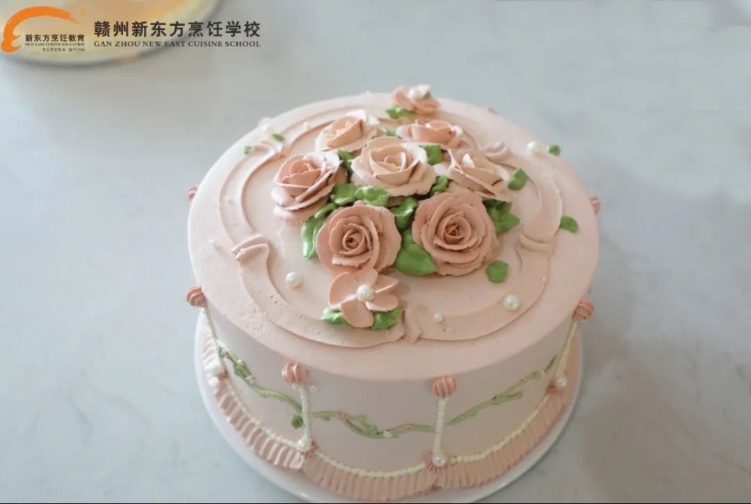 指尖生花，甜蜜绽放，赣州新东方菁英西点2201班裱花蛋糕阶段考核圆满结束